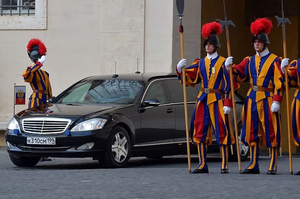 Comprar un auto. Y no cualquier auto. Un Mercedes Benz CLA