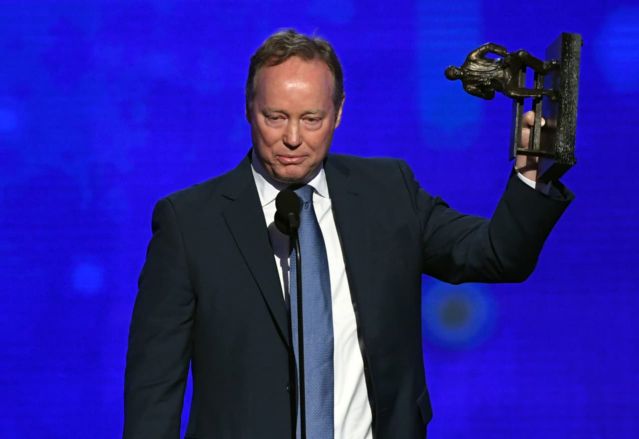 Después de su buena temporada en los Milwaukee Bucks, a pesar de no ganar el campeonato, Mike Budenholzer se ganó el Premio al Mejor Entrenador.