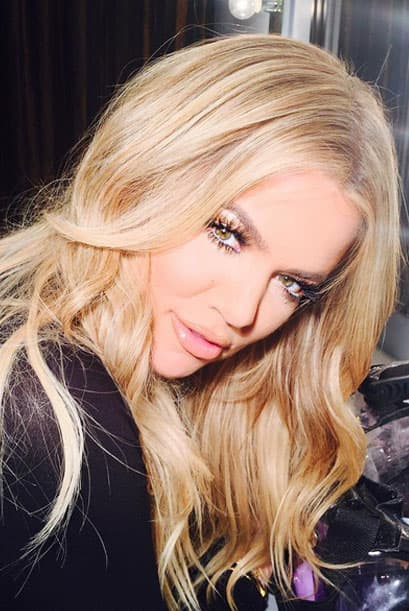 En la foto anterior se puede apreciar pómulos marcados , un mentón más alargado y una nariz notoriamente más ancha. Nada que ver con las imágenes de antes.