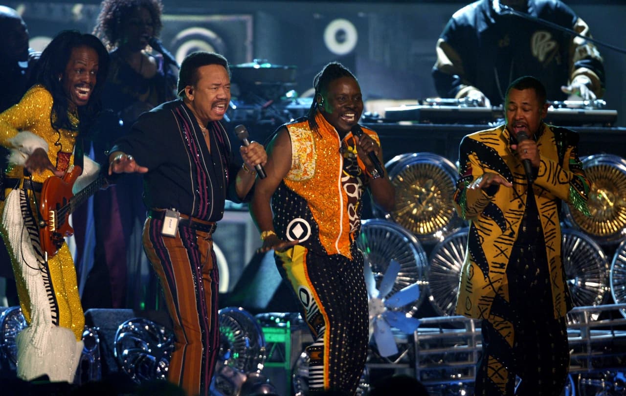 "Dance, boogie wonderland
<br>Ha, ha, dance
<br>Boogie wonderland
<br>Sounds fly through the night; I chase my vinyl dreams to Boogie Wonderland"
<br>
<br>Uno de los temas emblématicos de finales de los setenta, la canción fue lanzada por Earth, Wind and Fire en 1979. En las listas de popularidad alcanzó el puesto 6 en el Billboard HOT 100.