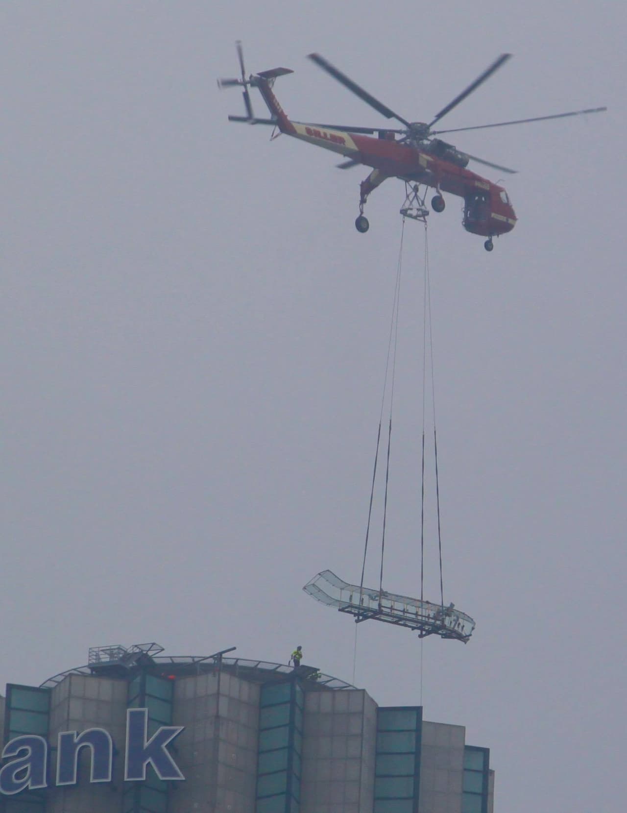 La rampa transparente a mil pies de altura abre en Los Ángeles este sábado