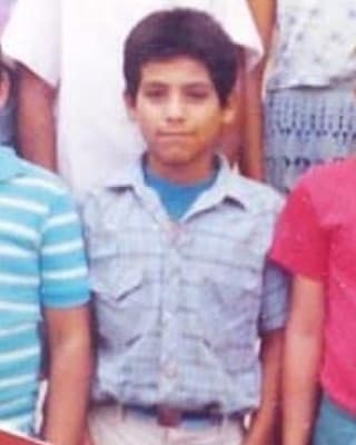 Este niño quizá no se imaginaba que su voz y sus canciones lo iban a catalogar como uno de los cantantes de música regional mexicana más reconocidos de la actualidad. Se trata de un joven que con los años y trabajo sería famoso: Espinoza Paz.