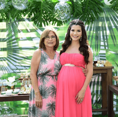 La madre de Ana Patricia viajó desde México para estar presente en el parto. Su padre no pudo viajar en esta ocasión por estar en un segundo tratamiento contra el cáncer.