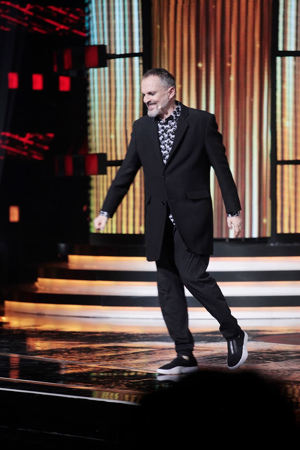 El juez bien podría ser clasificado como el encargado de compartir sus experiencias con los niños.