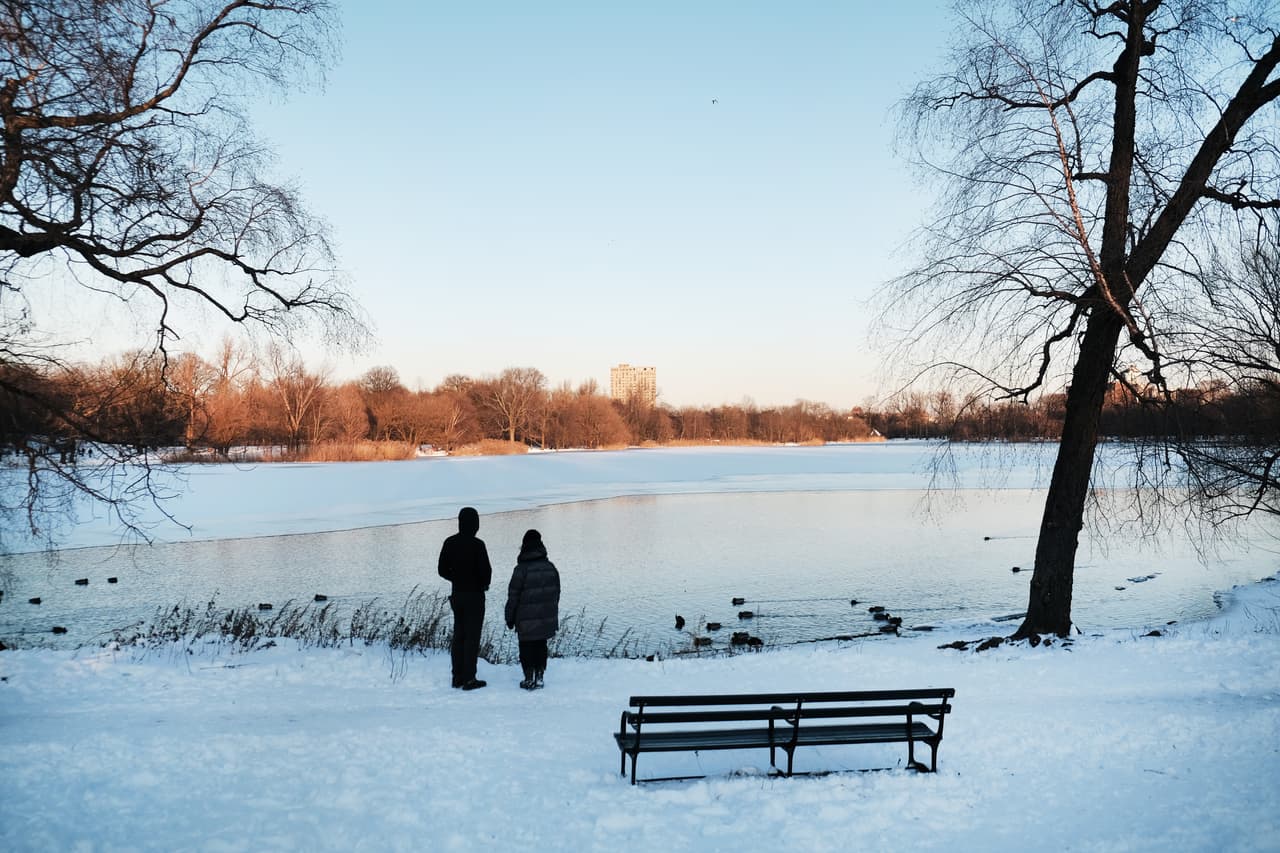 El paisaje blanco del parque de Brooklyn. Albert Martínez, meteorólogo jefe de Univision, dijo que lo preocupante ahora es el hielo que se puede acumular tras el paso de la tormenta invernal.