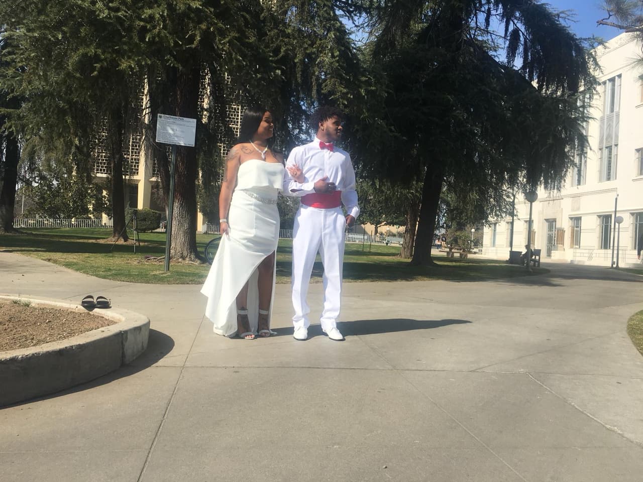 Ellos también se casaron en el Día de San Valentín en la Iglesia Bautista de Fresno. Se conocieron hace cinco años y hoy sellaron su unión porque consideran que este día es muy romántico y especial.