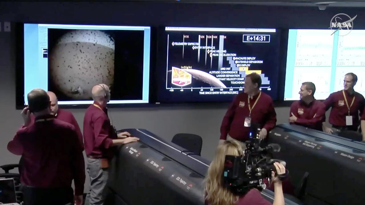 El módulo amartizó en una de las zonas más planas del planeta, Elysium Planitia, una vasta llanura sin rocas considerada el lugar perfecto para que la sonda registre sismos y mida el flujo de calor.