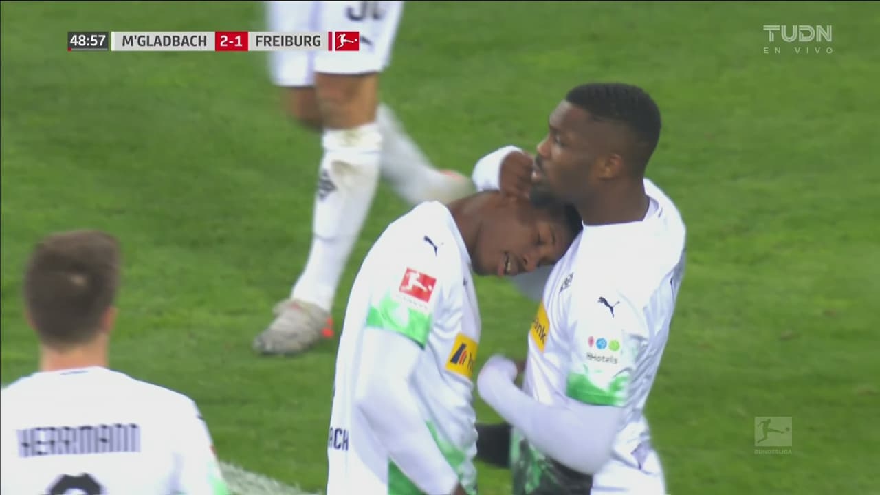 ¡Fue demasiado balón para el suizo! Breel Embolo falló la pena máxima del Gladbach