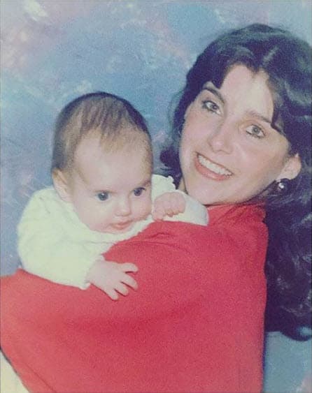 El pasado 10 de mayo 
<a href="https://www.univision.com/entretenimiento/celebridades/en-fotos-asi-ha-crecido-en-su-primer-ano-de-vida-el-bebe-de-michelle-renaud-fotos">Michelle Renaud</a> recordó a su madre, la señora Laura Ruesga, quien falleció en 2014 a causa del cáncer de mama que padecía.