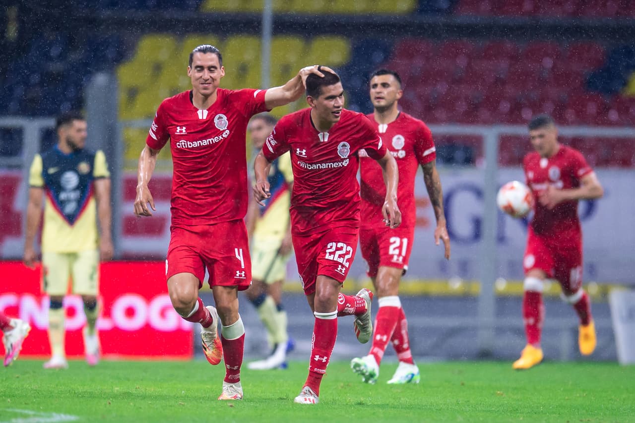 Diez minutos más tarde cayó el empate de los Diablos con un balón que llegaba desde el costado izquierdo.