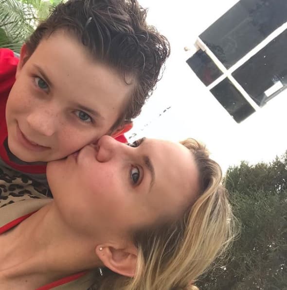 Después de superar el escándalo, Michelle regresó a las telenovelas pero ahora trabaja de manera intermitente porque prefiere cuidar de sus cuatro hijos.