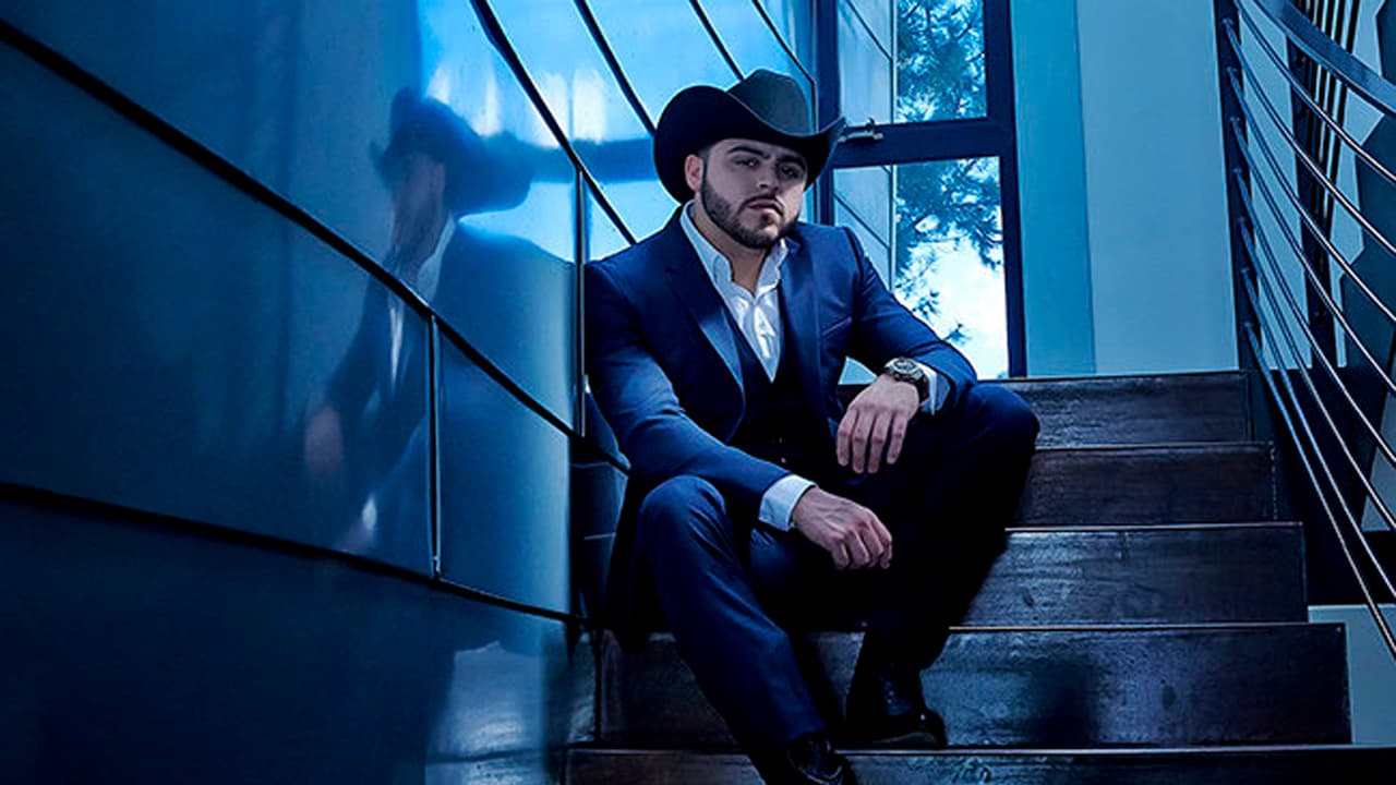 Uno de los sueños de Gerardo Ortiz al alcanzar la fama, fue dignificar al cantante de regional mexicano y para ello, con sus ahorritos, comenzó a comprarse ropa de marca, buenas botas, sombreros y costosas joyas y relojes. El resultado fue, un joven exitoso y ejemplo para muchos.