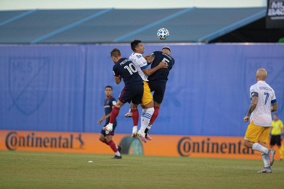 Con goles de Cristian Espinoza y Chris Wondolowski, el San José Earthquakes continúa sumando puntos en la MLS.