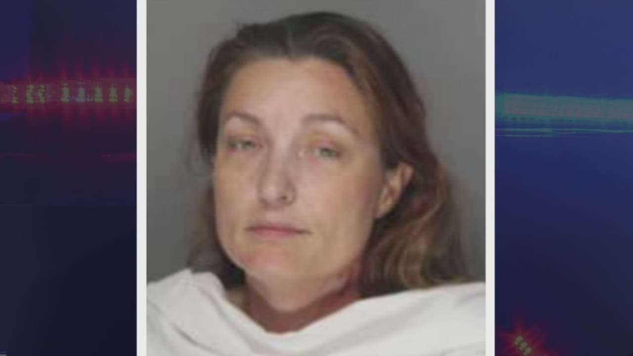 Arrestan a una mujer acusada de matar a balazos a sus dos hijos en Waxahachie, Texas