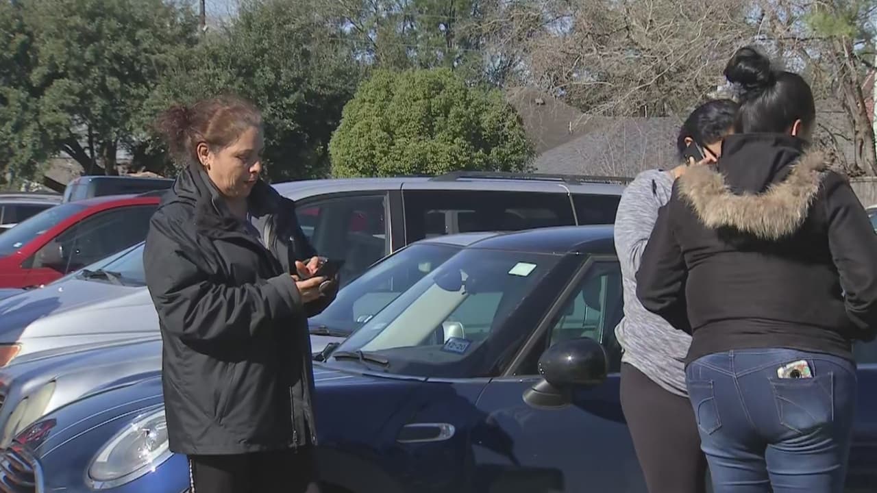 Habilitan albergues temporales tras explosión de fábrica el noroeste de Houston 