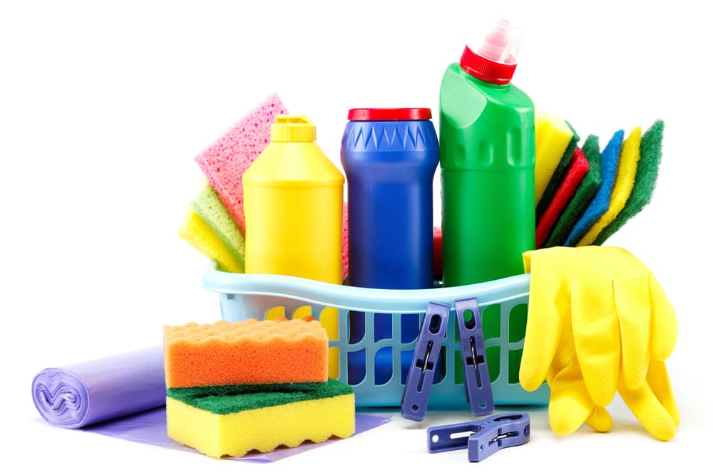 Recuerda que cada espacio y objeto tiene sus necesidades, y por lo tanto su propia forma de limpieza con el productos indicado. No es lo mismo el jabón líquido para trastes que el jabón en polvo para ropa.
