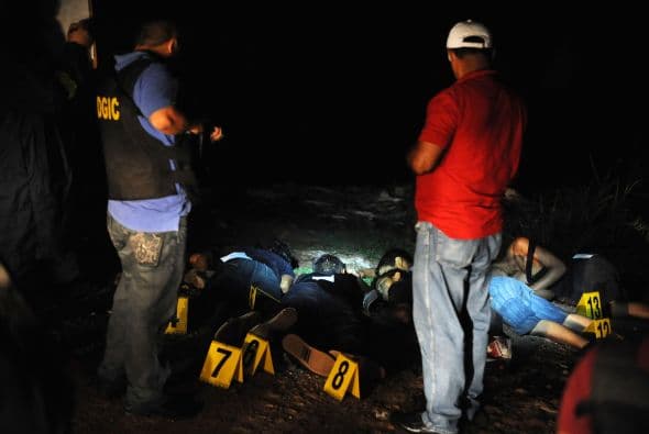 En tanto, las autoridades de El Salvador se preparan para aplicar una ley que proscribe las pandillas y que, por la sola pertenencia a ellas, impone hasta 10 años de prisión, mientras organismos humanitarios anticipan que se "sobrecargará" el actual hacinamiento en las cárceles.