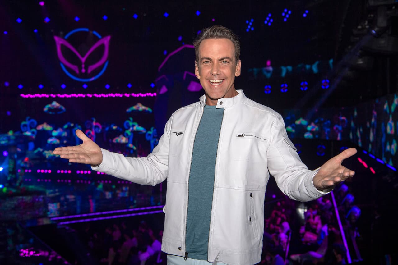 En esta ocasión, el panel de los investigadores contaba con un invitado de lujo: el galán de telenovela Carlos Ponce, quién ya cuenta con experiencia en ¿Quién Es La Máscara?
<br>