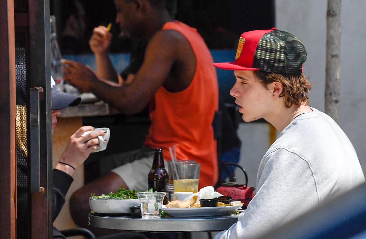 Los paparazzi los captaron tomando el almuerzo en una cafeteria de Los Ángeles.