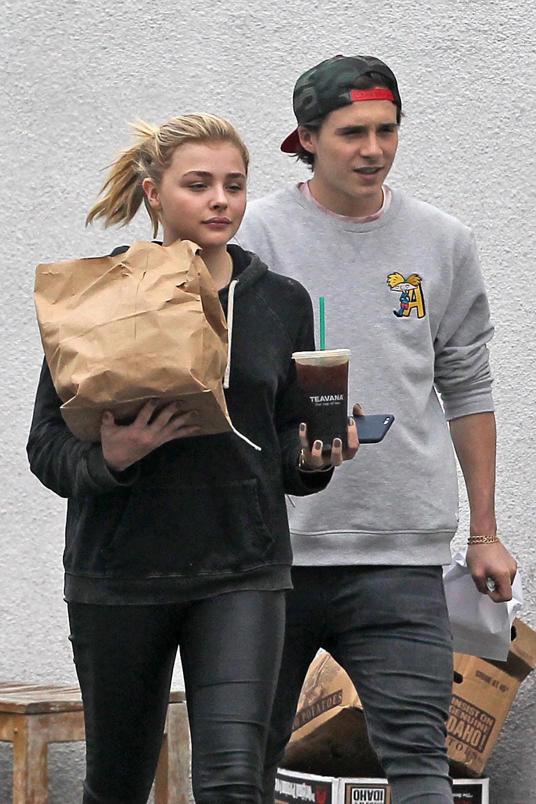 Hasta hacen las compras juntos.