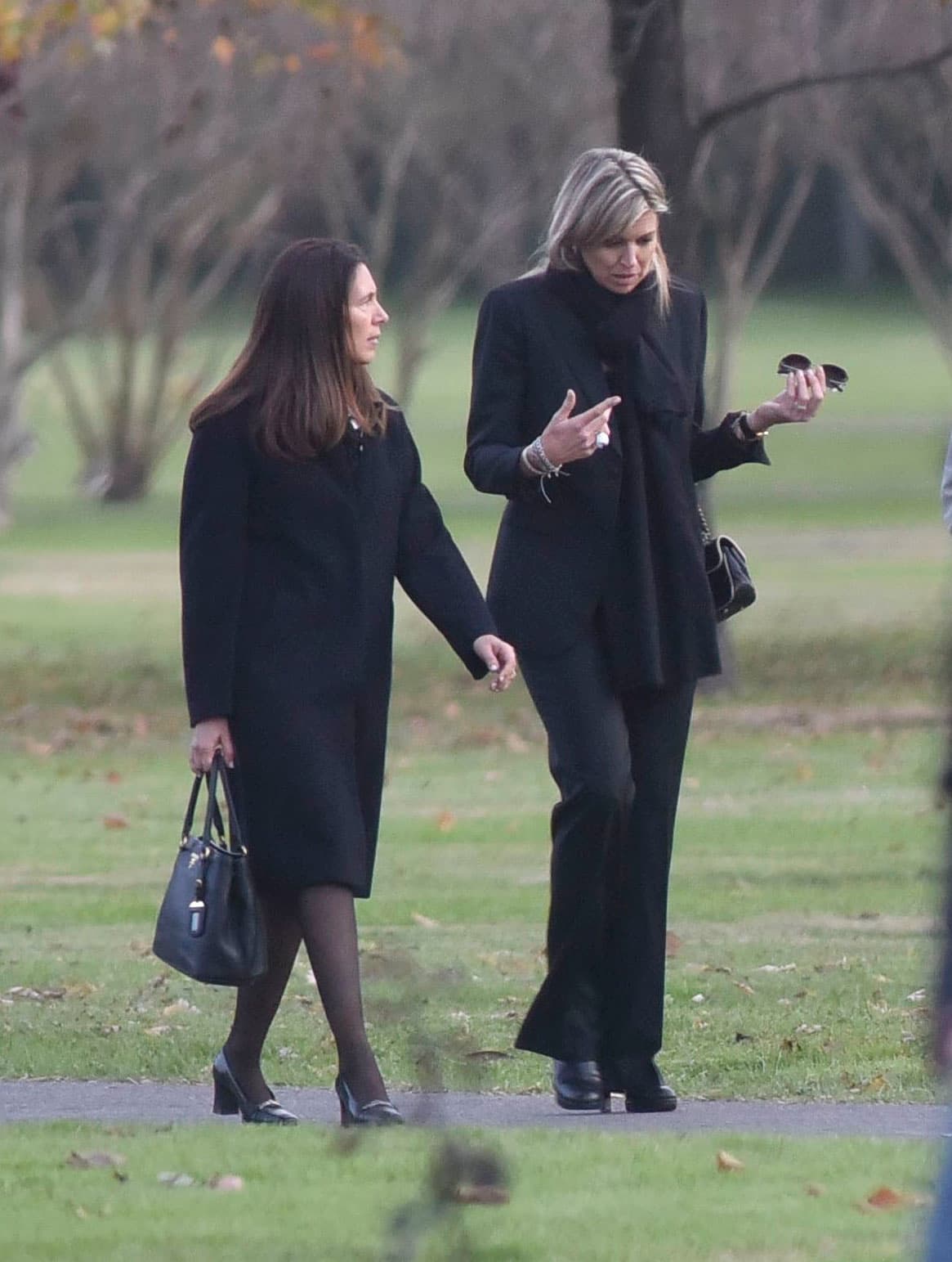 Visiblemente afectada, Máxima de Holanda asistió al funeral, pero no habló con ningún medio de la prensa argentina ahí presente.