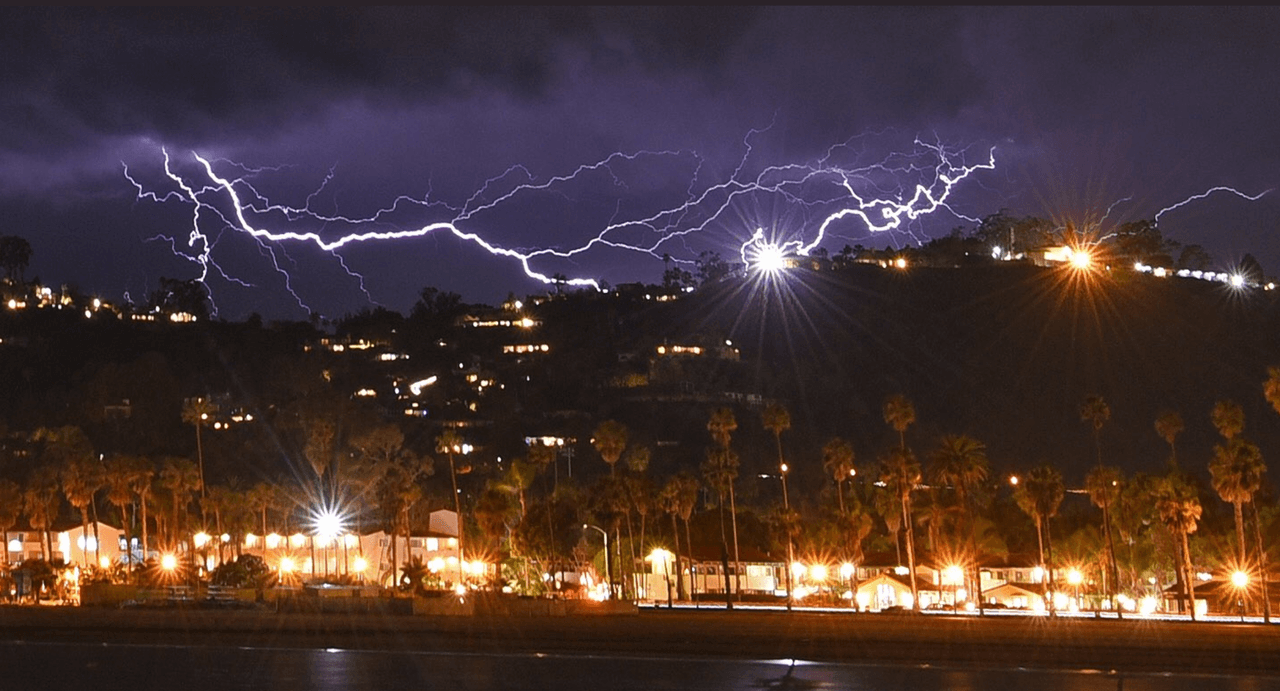 En enero de 2018, las lluvias arrastraron los escombros que dejó el incendio Thomas, provocando torrentes que destruyeron o dañaron cientos de instalaciones en Montecito, dejando 21 muertos y dos desaparecidos.