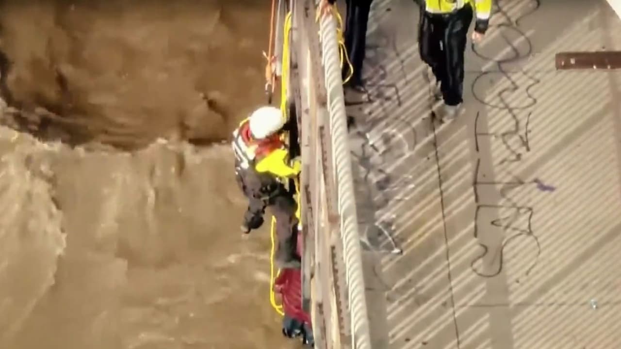 Dramáticos rescates aéreos en aguas del sur de California mientras tormentas severas azotan el suroeste de EEUU