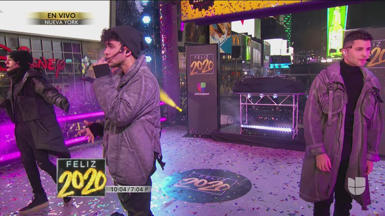 Canciones como 'Ya tú sabes' y 'Hey DJ', fueron algunos de los temas interpretados por CNCO durante la víspera del Año Nuevo en Nueva York.