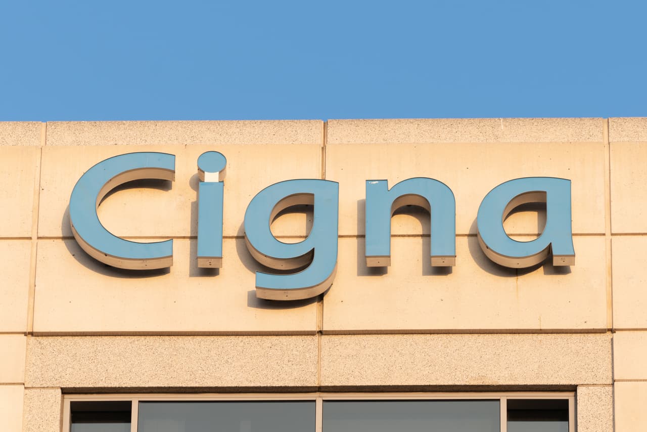 <b>Cigna.</b>
<br>
<br>En 2018, esta compañía transnacional de servicios de salud estableció el salario mínimo para sus empleados estadounidenses en 16 dólares la hora.
<br>
<br>
<a href="https://www.univision.com/noticias/dinero/oficios-ruidosos-trabajos-que-pueden-estropear-tu-audicion-fotos"><u>Vea aquí 24 trabajos ruidosos que pueden estropear tu audición</u></a>
<br>