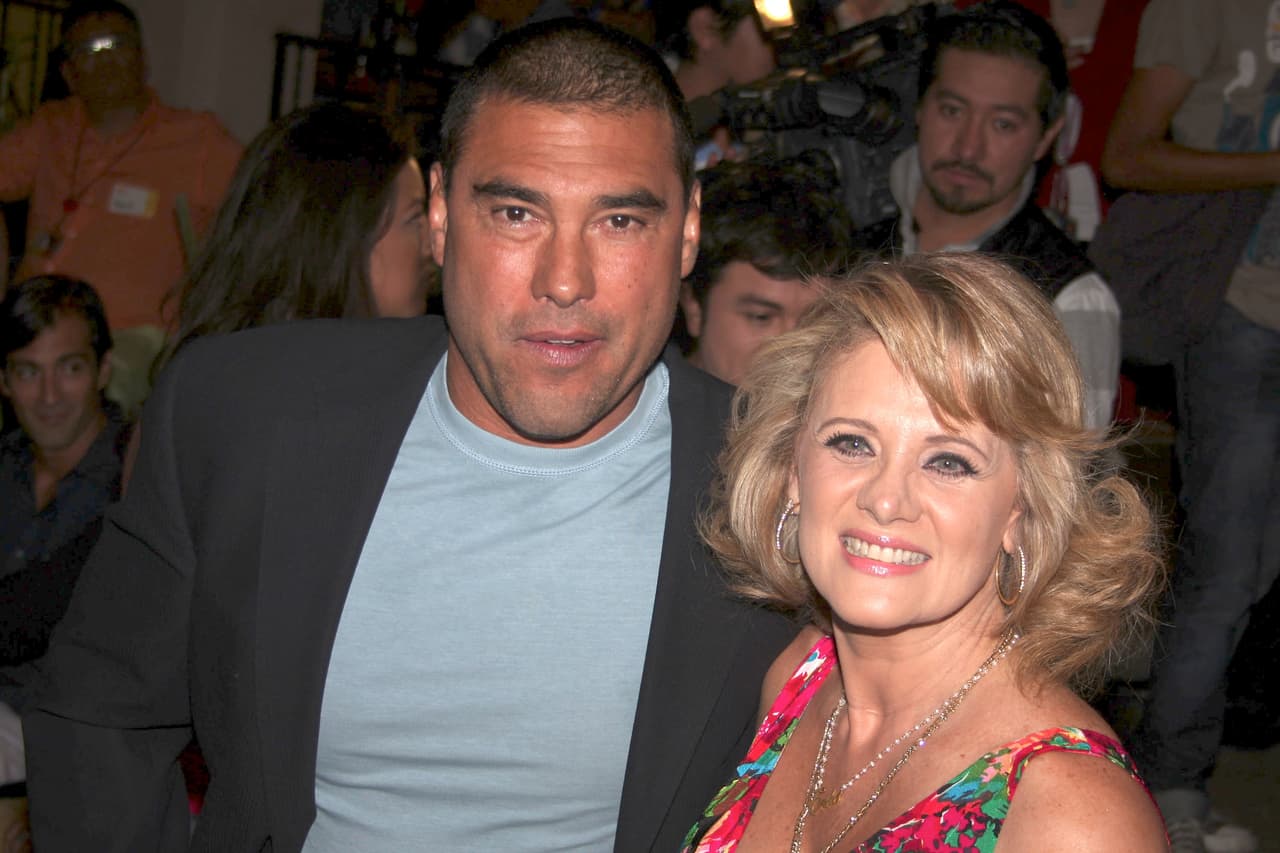 Pero parece que Erika no fue la única cautivada con el actor, pues hubo otra guapa artista que pudo ser la tercera en discordia.