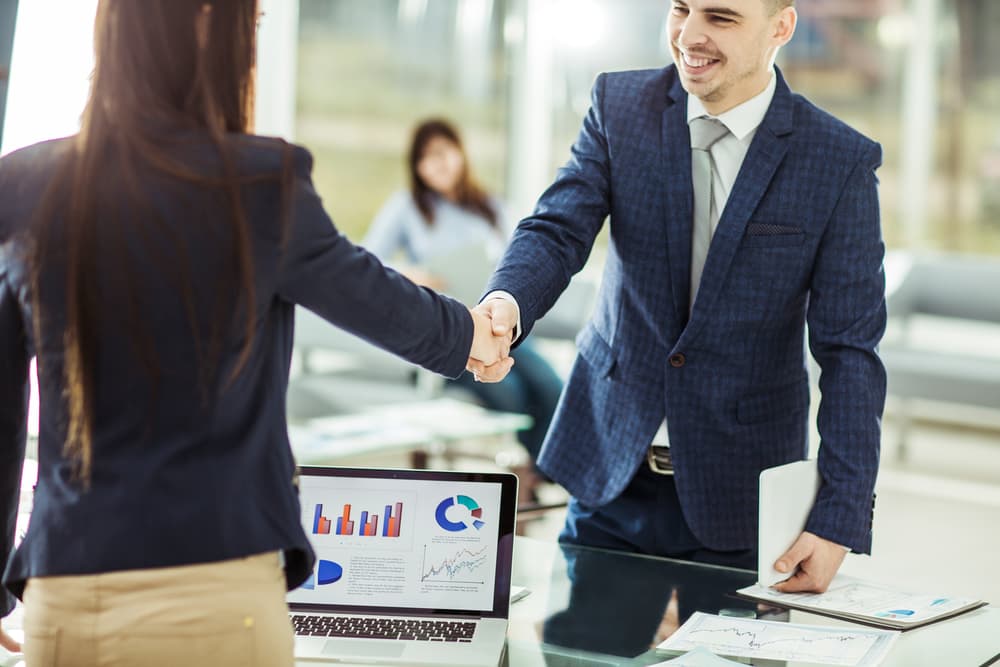 <b>Acuario</b>
<br>A nivel laboral experimentarás muchos cambios que serán positivos para ti. Aprovecha que la energía del eclipse te favorece para solicitar un ascenso o un aumento de sueldo. También es posible que consideren tu solicitud y valoren tu esfuerzo.