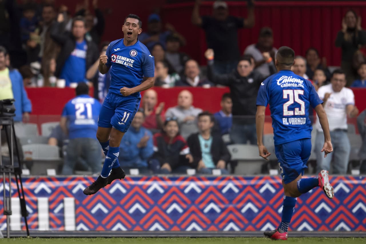 Elías Hernández marcó el segundo tanto para Cruz Azul, mismo que encaminó a los celestes rumbo a la victoria de 3-0 sobre Santos.