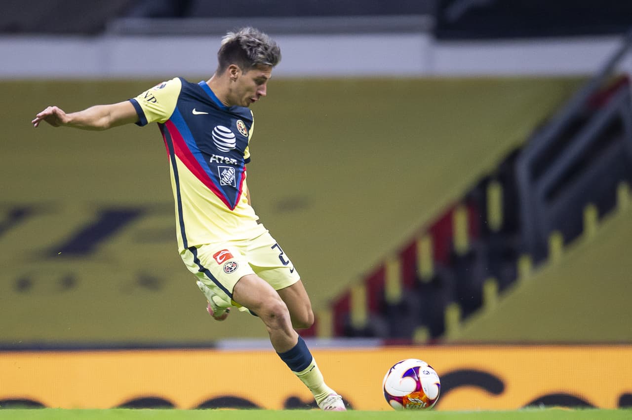 El futbolista que más corrió por parte de los azulcremas fue Lainez, aunque una mano suya al barrarse provocó el penal del empate.