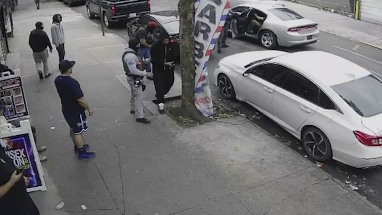 Indignación en El Bronx: Acusan a agentes de arrestar por error a joven estadounidense