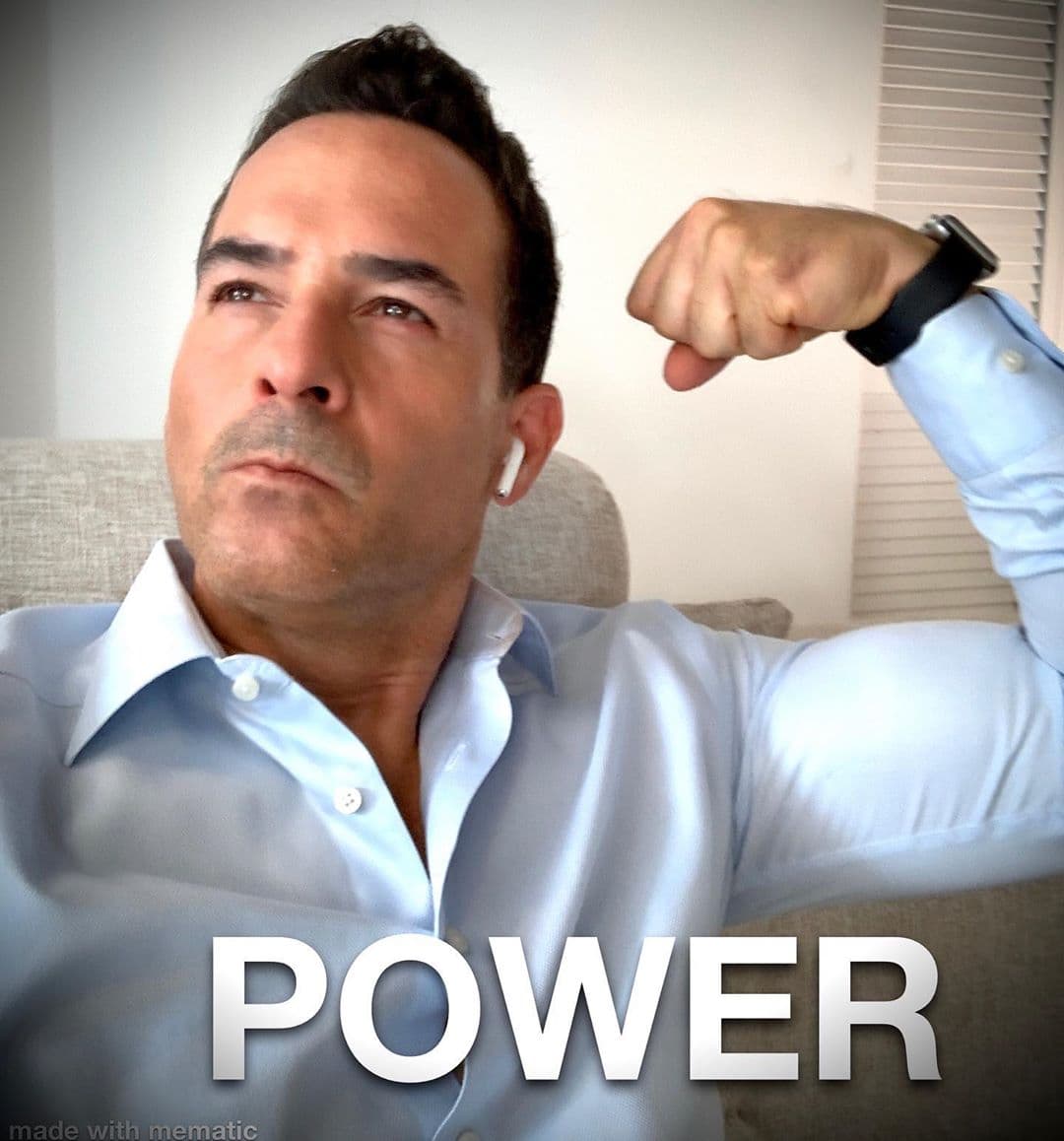 Y es que el presentador siempre nos deja conocer varios aspectos de su vida (y también nos presume un poquito, ¿cómo no?).