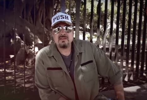 Pepe Aguilar dice que a los narcocorridos "no le entro" porque no le gusta hacer alarde de la delincuencia