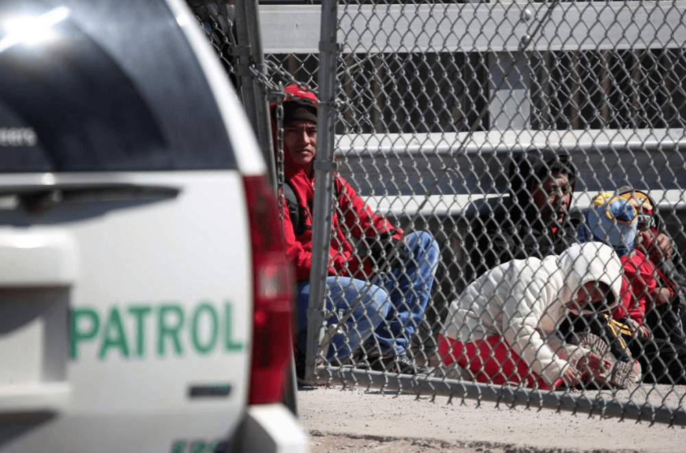El gobierno de Trump elimina el derecho a fianza para los migrantes que cruzan la frontera para pedir asilo