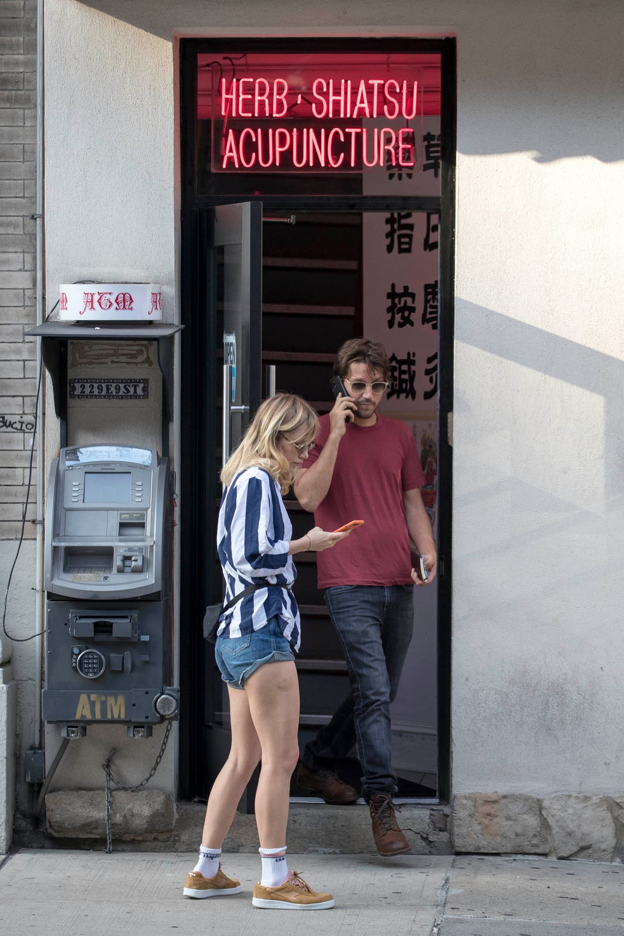 Ambos son amantes de la medicina alternativa, ella ha publicado fotos donde le aplicaron tratamientos con ventosas y él ha confesado a la prensa que no le gustan los doctores.