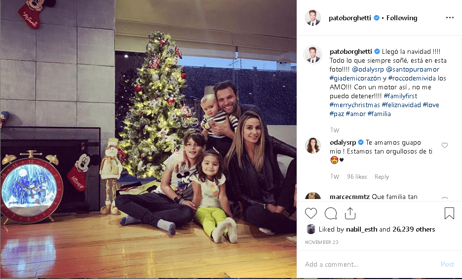 "
<b>¡Llegó la navidad!</b> ¡Todo lo que siempre soñé, está en esta foto! ¡Odalys, Santino, Rocco, Gia, los amo! ¡Con un motor así, no me puedo detener!", escribió el también actor en esta fotografía.