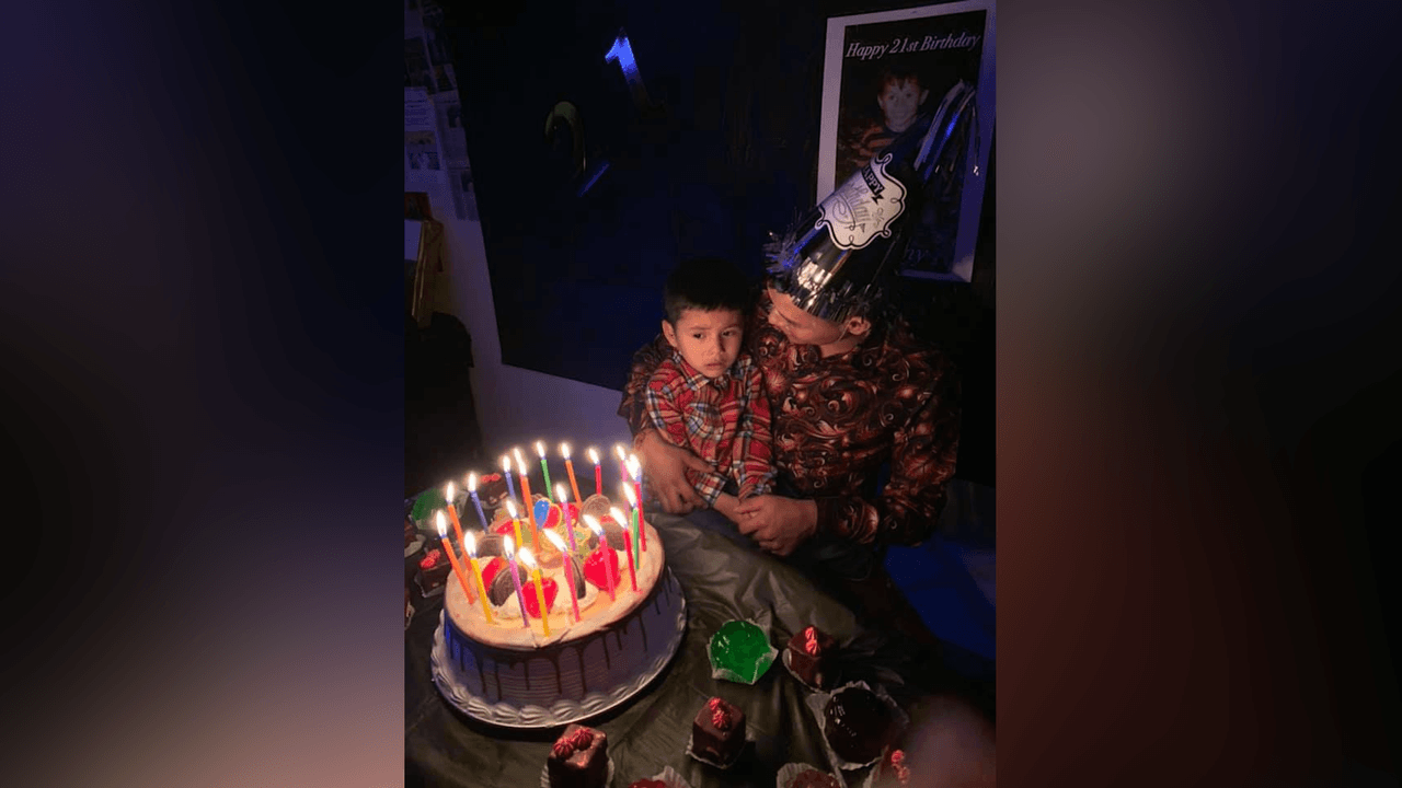 Viudo de Marlen Ochoa pasa su primer cumpleaños sin su esposa y madre de su hijo