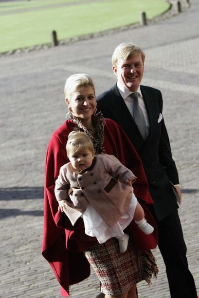 Elisabeth de Bélgica es la heredera al trono de su padre, Felipe, el rey de los Belgas. Tiene 12 años y es la mayor de cuatro hermanos.Además de su formación real, asiste al colegio y toma clases de danza. Sus padres han procurado que su vida pública sea limitada, sin embargo toma su papel ocasionalmente y siempre deja una buena impresión.Comparte mucho tiempo con sus padres y hermanos en actividades muy familiares.