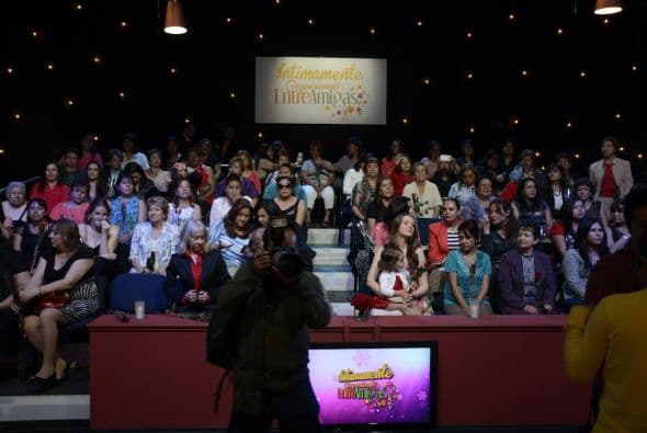 Entre corte y corte, Angélica Vale, Jacqueline Bracamontes, Luz Elena González, Lidia Ávila, Silvia Pasquel y Ximena Córdoba se secaron las lágrimas, cargaron a sus retoños y nos mostraron cómo es su familia Entre Amigas.