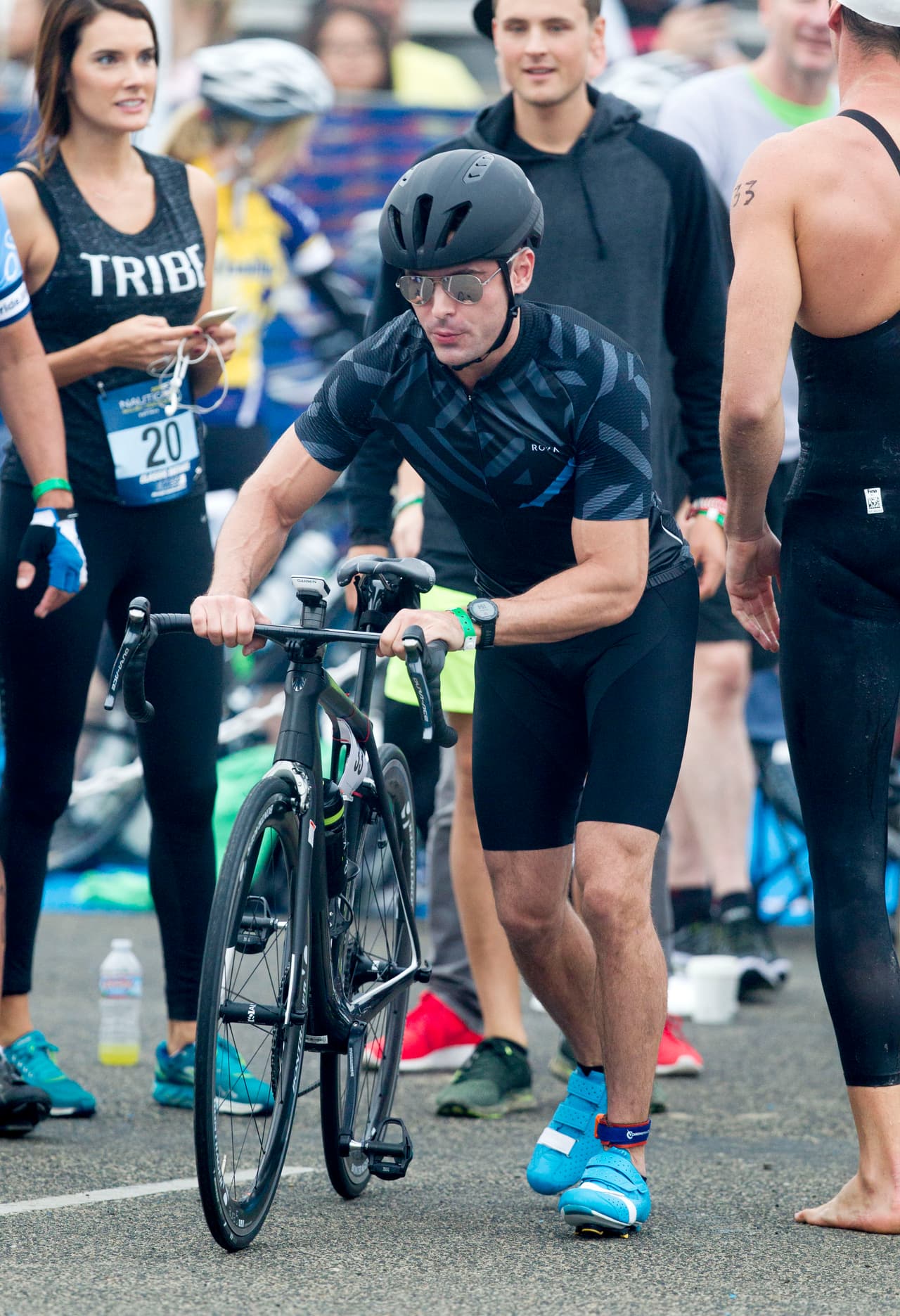 Pero Zac no lo hizo para presumir sus habilidades con la bicicleta.