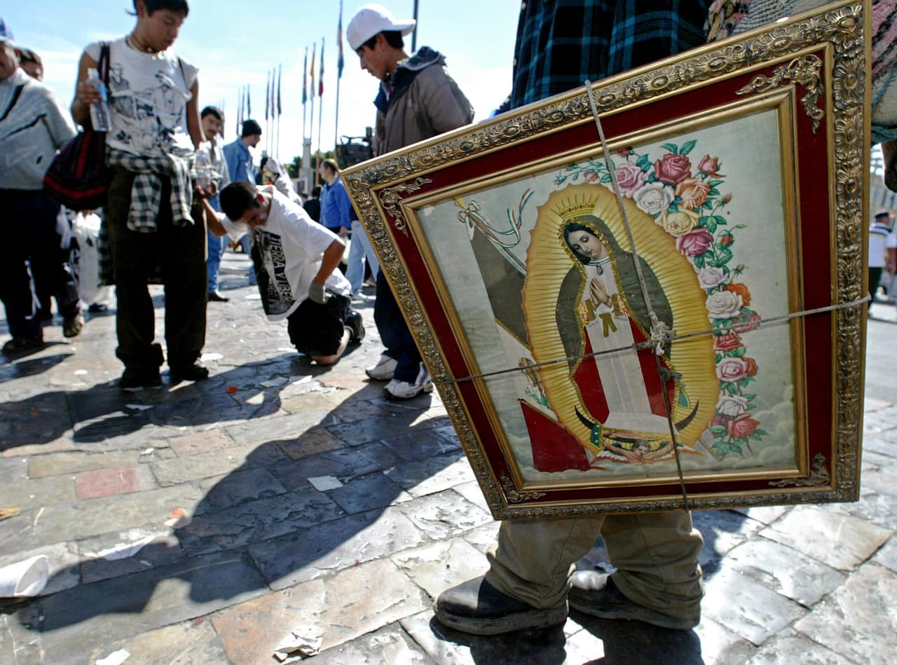 Sumamos la historia de que a finales del siglo XVIII, unos trabajadores estaban limpiando el marco y la imagen cuando accidentalmente derramaron ácido nítrico sobre la tela. Lo natural fuera no que se manchara o corrumpiera la imagen, sino que todo se hubiera disuelto, destrozado. No obstante, aseguran que no hubo daño alguno más que una pequeña mancha.