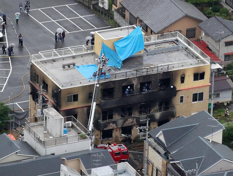 El siniestro comenzó alrededor de las 10:30 am, hora local, dentro de las instalaciones de la compañía Kyoto Animation Co. En el edificio de tres pisos 
<b>al menos se encontraban 70 personas.</b>
<br>