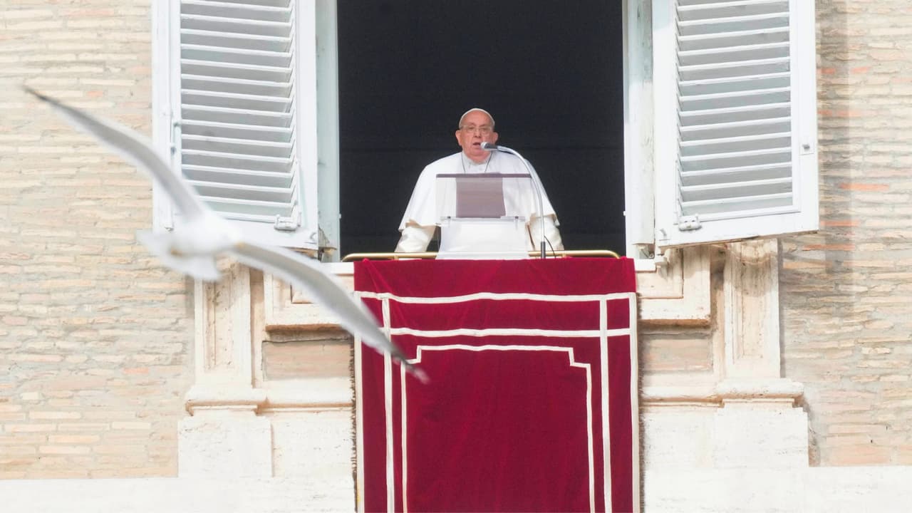 En respuesta a este difícil momento, 
<b>la Diócesis de Dallas ha lanzado una campaña de oración en línea para que los fieles se unan en esta causa</b>. A través de su página web, 
<b>los participantes pueden dejar su nombre, correo electrónico y su oración personal por el Papa</b>. Además, han compartido una oración especial que todos pueden rezar juntos.