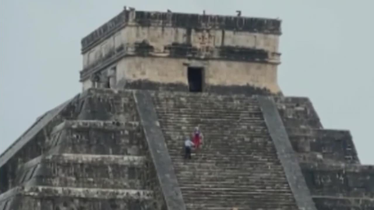 "Son patrimonios que hay que cuidar": abuchean y golpean a una turista que subió al Templo de Kukulcán en Chichén Itzá