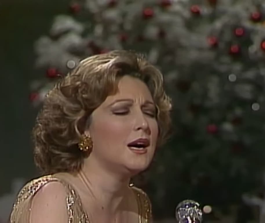 Compartió créditos con grandes estrellas de la época, como Germán Valdés 'Tin Tan', Arturo de Córdova, Pedro Infante y Joaquín Pardavé.