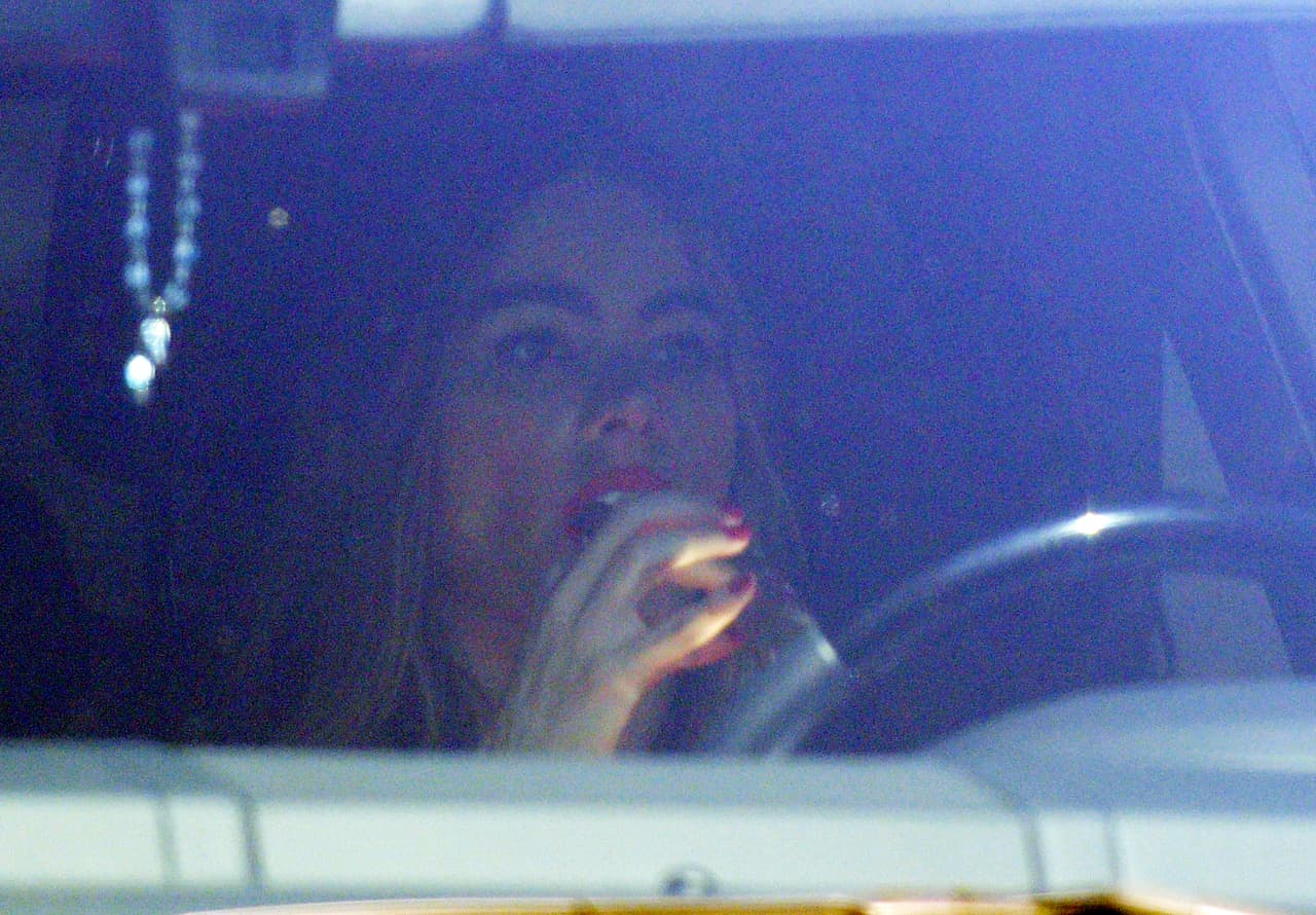 Sofía no esperó más y sacó de su bolso un chocolatito.