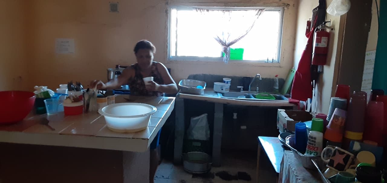 La mayoría de los migrantes albergados en Nuevo Laredo no se atreven a salir por miedo a ser secuestrados. Algunos terminan perdiendo sus citas con el juez por este motivo.